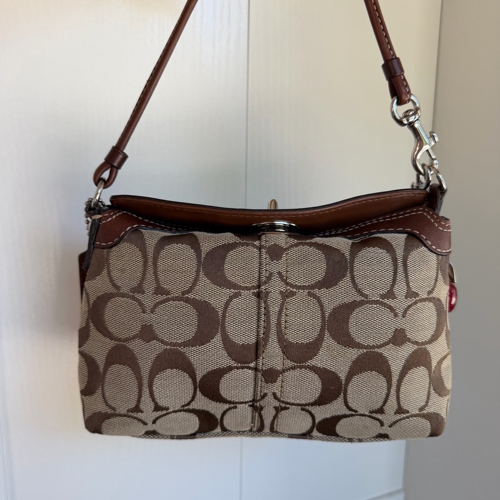 Coach Y2K Signature C's Turnlock in Pink Wristlet
Pouch - Picture 7 of 10